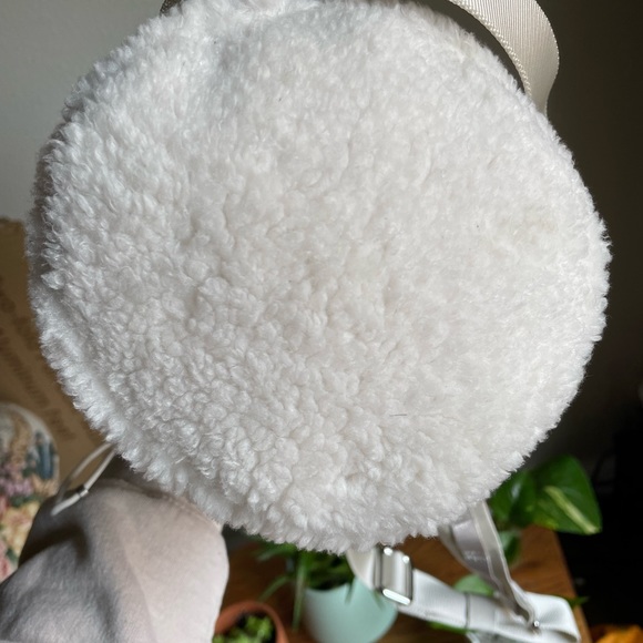 Lululemon Sherpa bucket bag - Picture 2 of 4